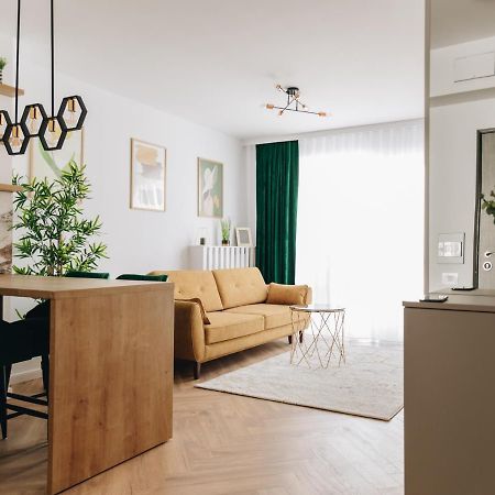 Tulip Apartment Oradea Exterior photo