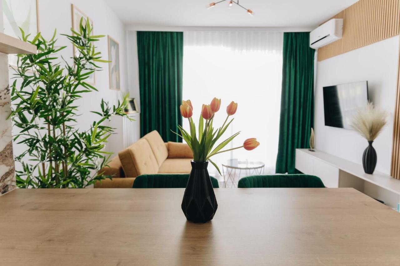 Tulip Apartment Oradea Exterior photo